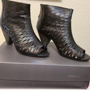 Vince Camuto Eloise Black Bootie Sz 10